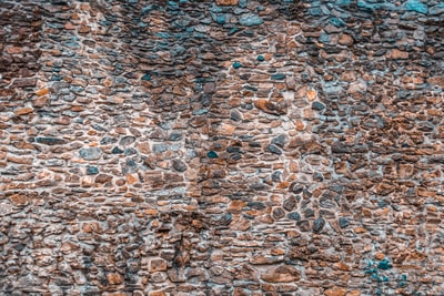 棕色石墙
